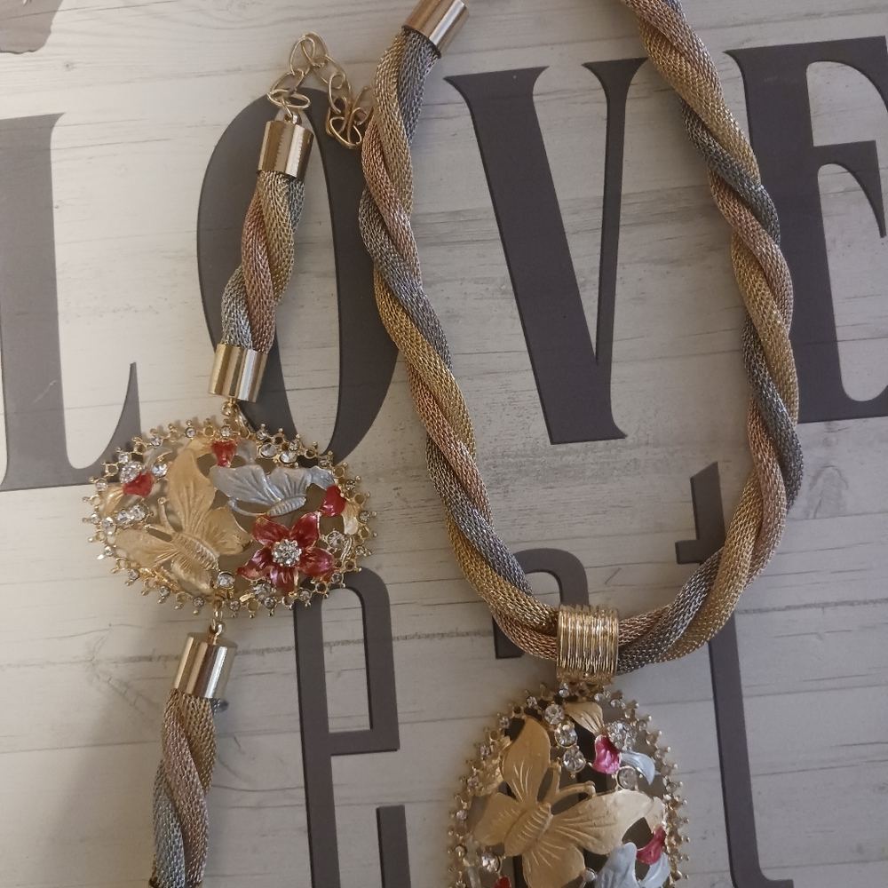 Necklace with bracelet set